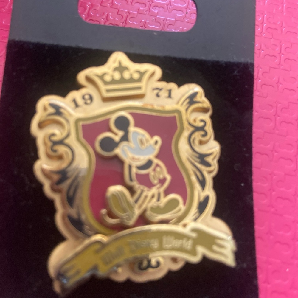WDW 2007 Walt Disney World MICKEY MOUSE with 1971 Classic Logo Pin